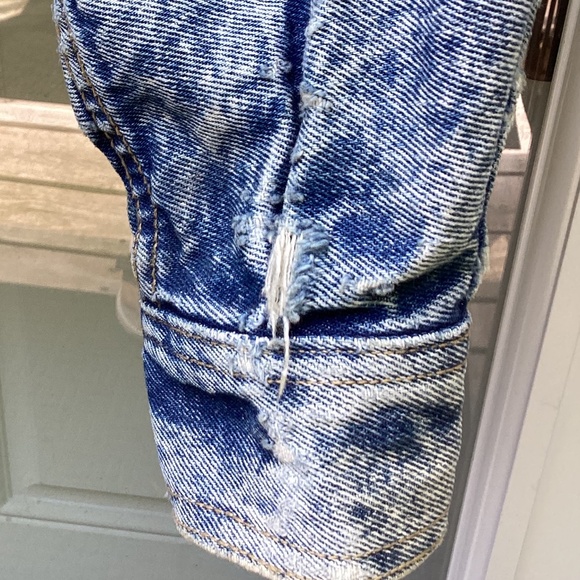 Vintage 80’s/90’s GUESS Denim/Jean jacket, cropped.  Women, size L - Picture 8 of 8